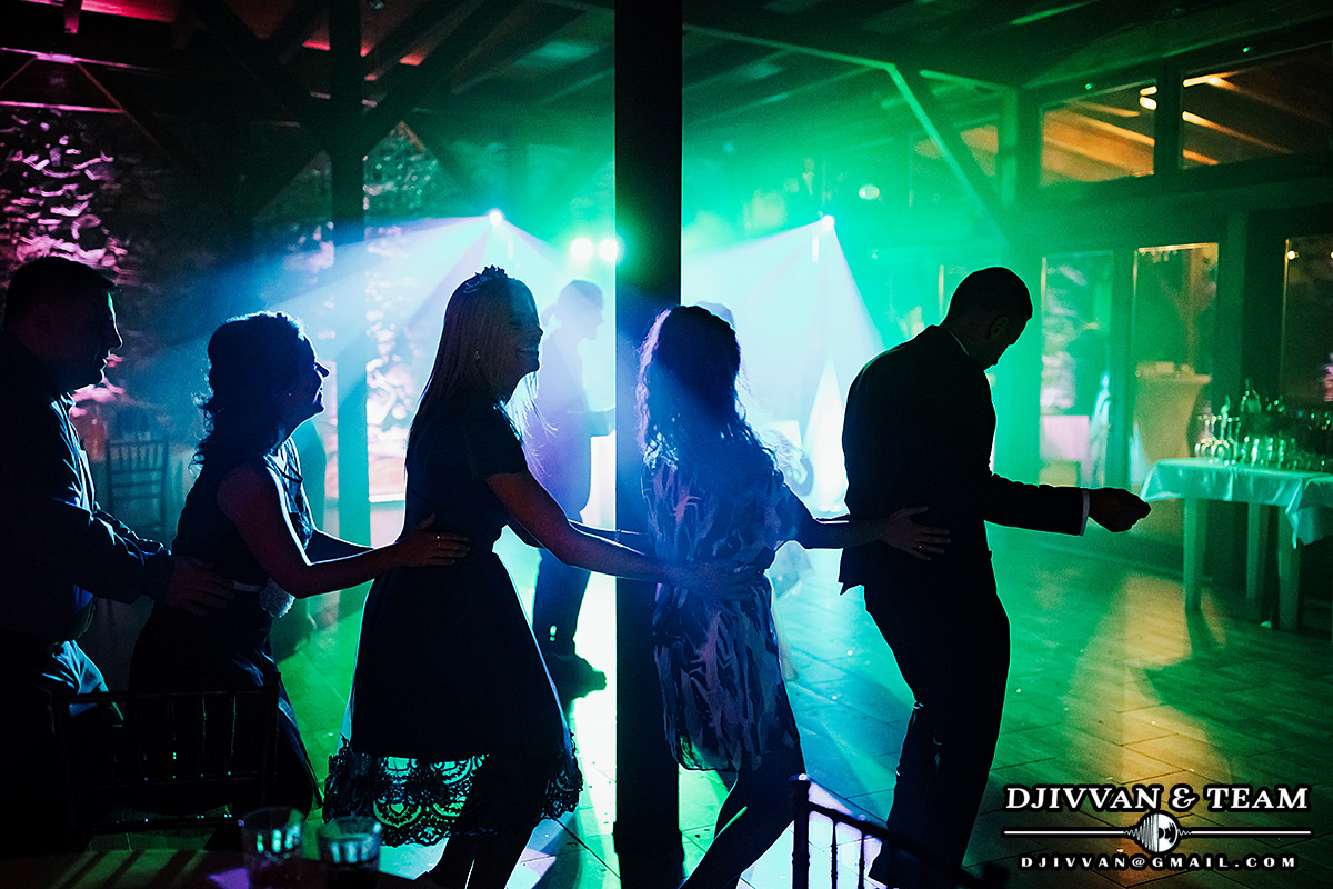 Dj Ivvan & Team na svadbu Vináreň u Ludvíka - Starý dom - svetlá na parket 2